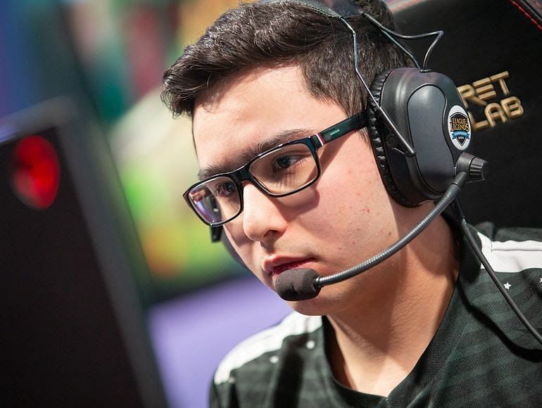 Broken Blade popped off with his top lane Qiyana pick, securing 9 kills by the end